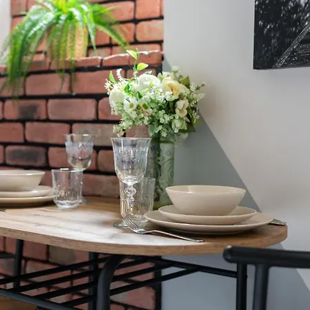 Apartment Underground Level Close To The Market Square In By Renters *