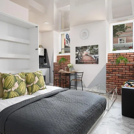 Underground Level Close To The Market Square In By Renters *