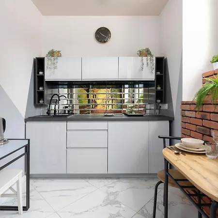 Underground Level Close To The Market Square In By Renters * 포즈난