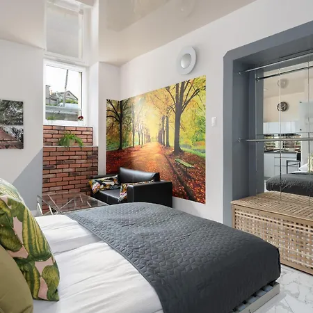 Apartment Underground Level Close To The Market Square In By Renters Poznan