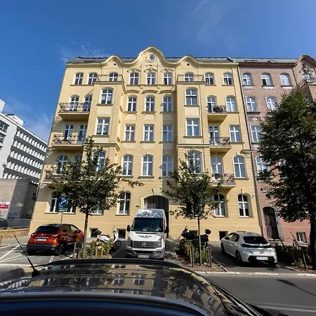 Underground Level Close To The Market Square In By Renters Apartment Poznan