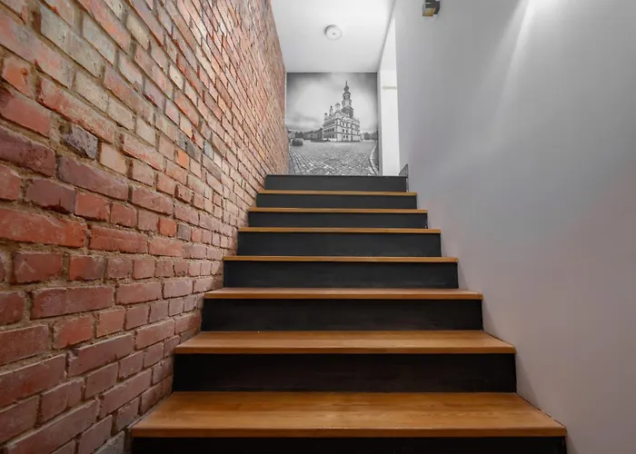 Underground Level Close To The Market Square In By Renters شقة