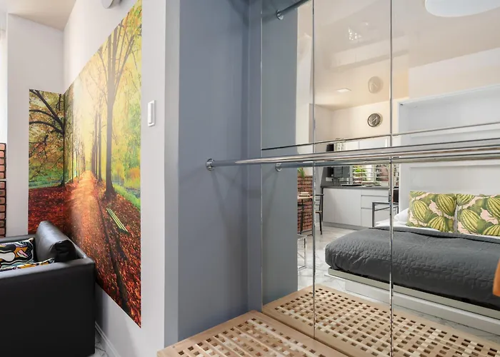 Underground Level Close To The Market Square In By Renters Appartamento